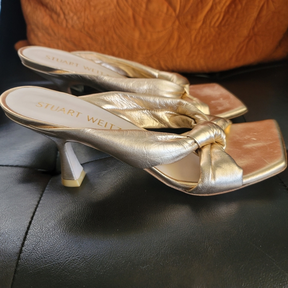 Stuart Weitzman Stylish Gold Heeled Sandals - Picture 5 of 10